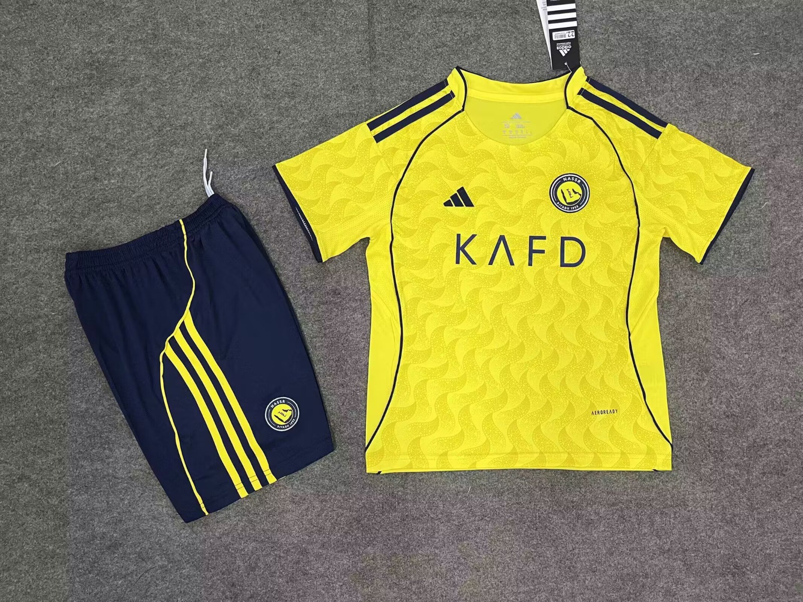 Conjunto Niño Al-Nassr temporada 25/26 Primera equipación