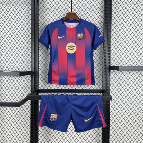 Conjunto Niño Barcelona temporada 25/26 Primera equipación