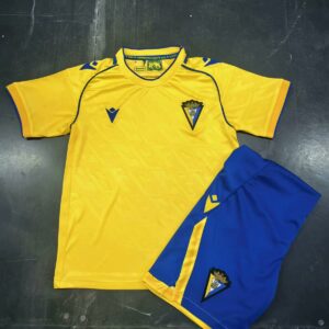 Conjunto Niño Cádiz temporada 25/26 Primera equipación