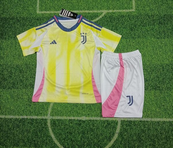 Conjunto Niño Juventus temporada 24/25 Segunda equipación