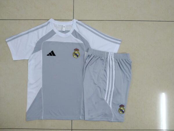 Conjunto Entrenamiento Real Madrid 1 temporada 25/26