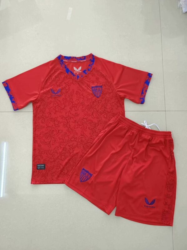 Conjunto Niño Sevilla temporada 24/25 Segunda equipación