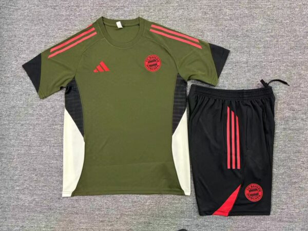 Conjunto Entrenamiento Bayern 2 temporada 25/26