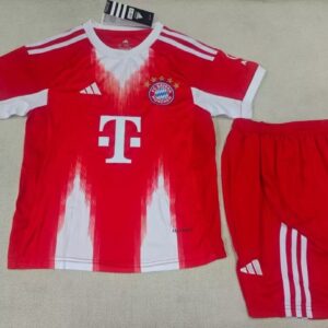 Conjunto Niño Bayern temporada 25/26 Primera equipación