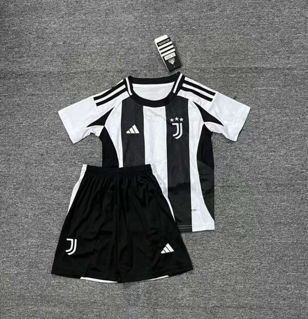 Conjunto Niño Juventus temporada 24/25 Primera equipación