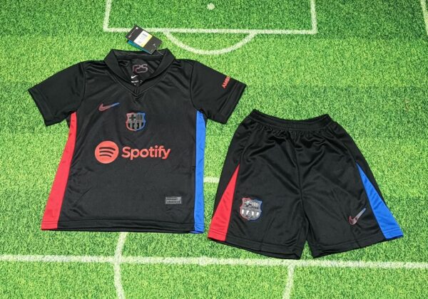 Conjunto Niño Barcelona temporada 24/25 Segunda equipación
