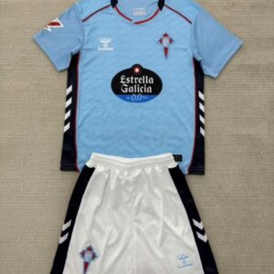 Conjunto Niño Celta temporada 25/26 Primera equipación