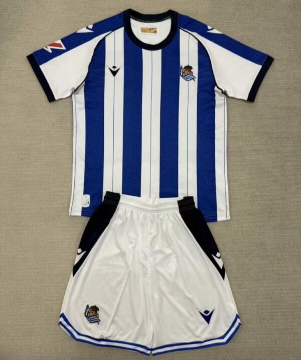 CONJUNTO NIÑO REAL SOCIEDAD TEMPORADA 25/26 PRIMERA EQUIPACIÓN