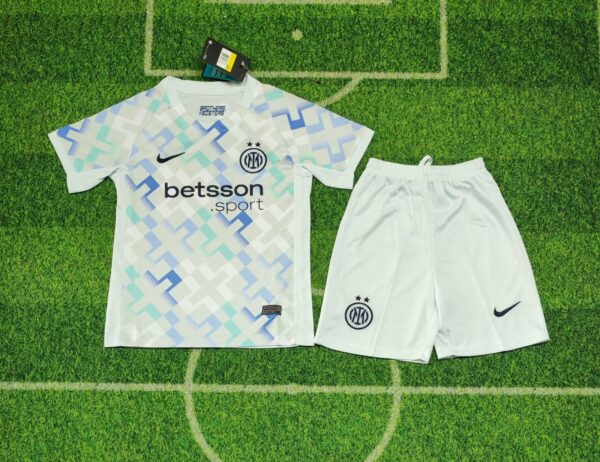 Conjunto Niño Inter de Milán temporada 25/26 Tercera equipación