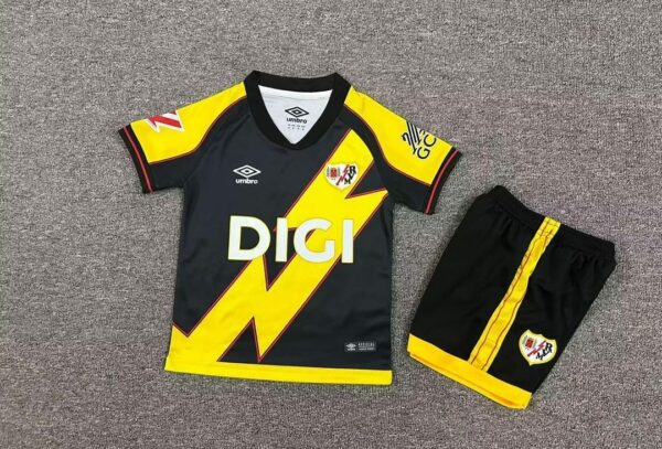 Conjunto Niño Rayo temporada 25/26 Tercera equipación